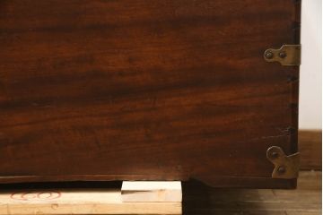 アメリカアンティーク　くすのき(楠)材　レトロな空間を演出する船トランク(舟トランク、ブランケットボックス、トランクテーブル、センターテーブル、ローテーブル、ディスプレイ雑貨)(R-066456)