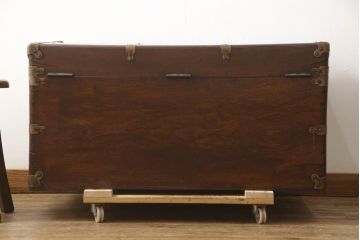アメリカアンティーク　くすのき(楠)材　レトロな空間を演出する船トランク(舟トランク、ブランケットボックス、トランクテーブル、センターテーブル、ローテーブル、ディスプレイ雑貨)(R-066456)