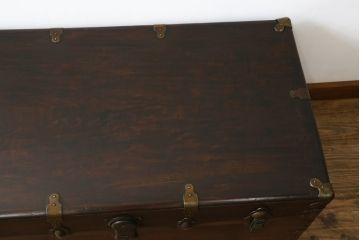 アメリカアンティーク　くすのき(楠)材　レトロな空間を演出する船トランク(舟トランク、ブランケットボックス、トランクテーブル、センターテーブル、ローテーブル、ディスプレイ雑貨)(R-066457)