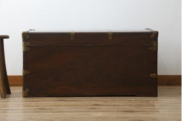アメリカアンティーク　くすのき(楠)材　レトロな空間を演出する船トランク(舟トランク、ブランケットボックス、トランクテーブル、センターテーブル、ローテーブル、ディスプレイ雑貨)(R-066457)