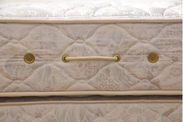 中古　DREXEL HERITAGE(ドレクセルヘリテイジ)　FRANCESCA(フランチェスカ)シリーズ　気品溢れる佇まいが魅力的なダブルベッド(ヘッドボード)(R-066460)