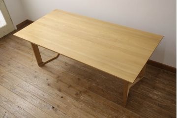中古　超美品　カリモク家具(karimoku)　オーク材　ピュアオーク色　DU6161　ナチュラルテイストの空間づくりに活躍するダイニングテーブル(食堂テーブル、食卓、6人掛け、作業台)(定価約23万円)(R-066461)