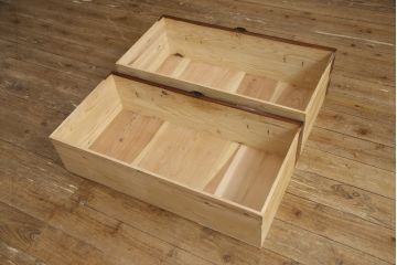 和製アンティーク　前面欅(ケヤキ)材　漆塗り　上品な丸金具がアクセントの庄内箪笥ローボード(テレビ台、テレビボード、引き出し、時代箪笥、収納タンス)(R-066463)