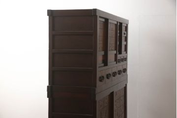 中古　タモ材　黒柿材　和の趣溢れる佇まいが魅力の二段重ね水屋箪笥(食器棚、引き出し、収納棚、戸棚、茶箪笥、キャビネット)(R-066469)