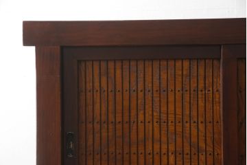 中古　タモ材　黒柿材　和の趣溢れる佇まいが魅力の二段重ね水屋箪笥(食器棚、引き出し、収納棚、戸棚、茶箪笥、キャビネット)(R-066469)