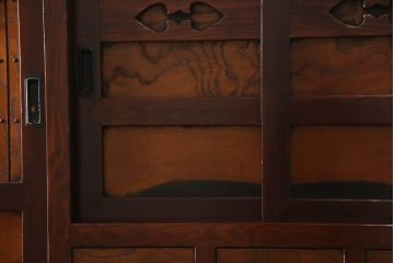 中古　タモ材　黒柿材　和の趣溢れる佇まいが魅力の二段重ね水屋箪笥(食器棚、引き出し、収納棚、戸棚、茶箪笥、キャビネット)(R-066469)