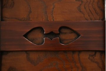 中古　タモ材　黒柿材　和の趣溢れる佇まいが魅力の二段重ね水屋箪笥(食器棚、引き出し、収納棚、戸棚、茶箪笥、キャビネット)(R-066469)