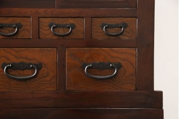 中古　タモ材　黒柿材　和の趣溢れる佇まいが魅力の二段重ね水屋箪笥(食器棚、引き出し、収納棚、戸棚、茶箪笥、キャビネット)(R-066469)