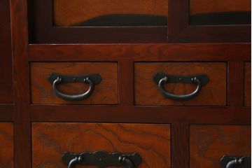 中古　タモ材　黒柿材　和の趣溢れる佇まいが魅力の水屋箪笥サイドボード(テレビ台、テレビボード、収納棚、戸棚、サイドキャビネット、引き出し、食器棚)(R-066470)