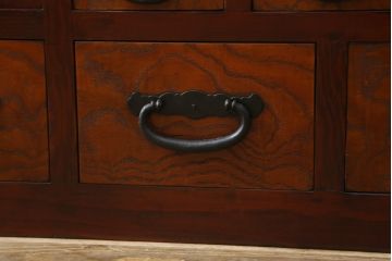 中古　タモ材　黒柿材　和の趣溢れる佇まいが魅力の水屋箪笥サイドボード(テレビ台、テレビボード、収納棚、戸棚、サイドキャビネット、引き出し、食器棚)(R-066470)