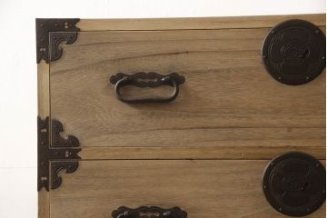 和製アンティーク　上手物!!　総桐材　上品なデザインの金具がアクセントの五丁引き庄内箪笥(総桐箪笥、総桐たんす、衣装箪笥、整理箪笥、重ねタンス、時代箪笥、引き出し)(R-066474)