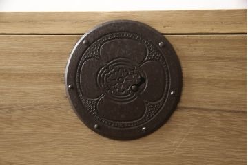 和製アンティーク　上手物!!　総桐材　上品なデザインの金具がアクセントの庄内箪笥ローボード(総桐箪笥、総桐たんす、収納タンス、時代箪笥、引き出し、テレビ台、テレビボード、ローチェスト)(R-066475)