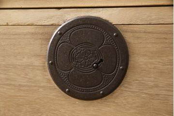 和製アンティーク　上手物!!　総桐材　上品なデザインの金具がアクセントの庄内箪笥ローボード(総桐箪笥、総桐たんす、収納タンス、時代箪笥、引き出し、テレビ台、テレビボード、ローチェスト)(R-066476)