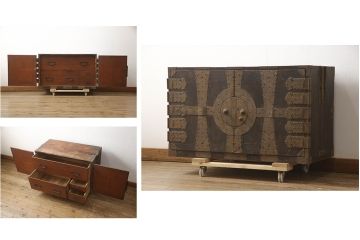 和製アンティーク　杉材　天板リメイク　脚付きリメイク　使いやすく生まれ変わる観音開き時代箪笥サイドボード(サイドチェスト、引き出し、収納箪笥、観音箪笥、収納棚)(R-066477)