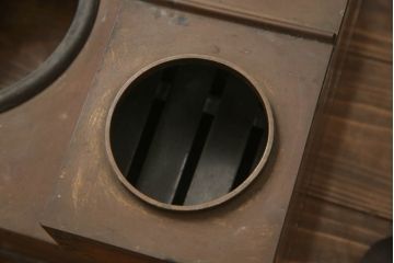 和製アンティーク　天板極厚　総欅(ケヤキ)材の力強い杢目が目を引く関西火鉢(囲炉裏、長火鉢、木製火鉢、座卓、ローテーブル)(R-066484)