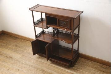 和製ビンテージ　花梨(カリン)材の深みある色合いが魅力の飾り棚(茶棚、違い棚、茶箪笥、収納棚、戸棚、ヴィンテージ)(R-066489)