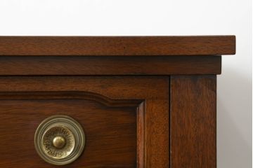 中古　DREXEL HERITAGE(ドレクセルヘリテイジ)　Triune(トライユン)　上品な佇まいが魅力のマホガニー材製サイドボード(サイドチェスト、引き出し)(定価約70万円)(R-066490)