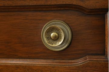 中古　DREXEL HERITAGE(ドレクセルヘリテイジ)　Triune(トライユン)　上品な佇まいが魅力のマホガニー材製サイドボード(サイドチェスト、引き出し)(定価約70万円)(R-066490)