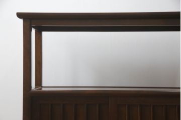 中古　美品　松本民芸家具　縦桟引戸のすっきりとしたデザインが和モダンな印象を深める茶棚(飾り棚、茶箪笥、収納棚、戸棚)(R-066491)