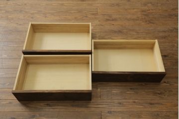 和製ビンテージ　軽井沢彫り　大胆にあしらわれた桜の彫刻が優美な印象のチェスト(引き出し、サイドチェスト、ヴィンテージ)(R-066493)