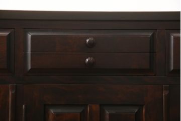 中古　神居民芸家具　天板リメイク・ヒノキ天板　シックなお部屋におすすめなサイドボード(収納棚、戸棚、サイドキャビネット、食器棚)(R-066495)