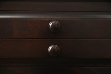 中古　神居民芸家具　天板リメイク・ヒノキ天板　シックなお部屋におすすめなサイドボード(収納棚、戸棚、サイドキャビネット、食器棚)(R-066495)
