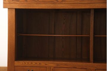 中古　楡(ニレ)材　総無垢材　美しい木目と品のある佇まいが魅力の重ね水屋箪笥(収納箪笥、戸棚、収納棚、食器棚)(R-066505)