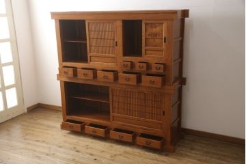 中古　楡(ニレ)材　総無垢材　美しい木目と品のある佇まいが魅力の重ね水屋箪笥(収納箪笥、戸棚、収納棚、食器棚)(R-066505)