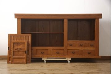 中古　楡(ニレ)材　総無垢材　美しい木目と品のある佇まいが魅力の水屋箪笥サイドボード(引き出し、収納棚、戸棚、食器棚)(R-066506)
