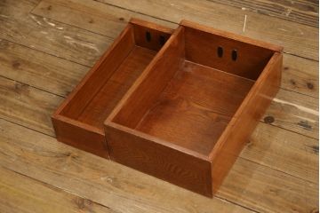 中古　楡(ニレ)材　総無垢材　美しい木目と品のある佇まいが魅力の水屋箪笥サイドボード(引き出し、収納棚、戸棚、食器棚)(R-066506)