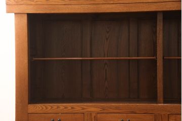 中古　楡(ニレ)材　総無垢材　美しい木目と品のある佇まいが魅力の水屋箪笥サイドボード(引き出し、収納棚、戸棚、食器棚)(R-066507)