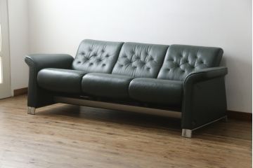 中古　ノルウェー製　ほぼ未使用の極美品!!　EKORNES(エコーネス)　ストレスレス(Stressless)　メトロポリタン　大人の贅沢なくつろぎ空間を演出する三人掛けソファ(アームソファ、3人掛け、3P、トリプルソファ、ロッキング機能、北欧)(定価約55万円)(R-066508)