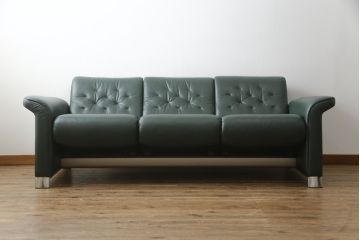 中古　ノルウェー製　ほぼ未使用の極美品!!　EKORNES(エコーネス)　ストレスレス(Stressless)　メトロポリタン　大人の贅沢なくつろぎ空間を演出する三人掛けソファ(アームソファ、3人掛け、3P、トリプルソファ、ロッキング機能、北欧)(定価約55万円)(R-066508)