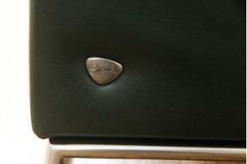 中古　ノルウェー製　ほぼ未使用の極美品!!　EKORNES(エコーネス)　ストレスレス(Stressless)　メトロポリタン　大人の贅沢なくつろぎ空間を演出する三人掛けソファ(アームソファ、3人掛け、3P、トリプルソファ、ロッキング機能、北欧)(定価約55万円)(R-066508)