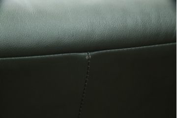 中古　ノルウェー製　ほぼ未使用の極美品!!　EKORNES(エコーネス)　ストレスレス(Stressless)　メトロポリタン　大人の贅沢なくつろぎ空間を演出する三人掛けソファ(アームソファ、3人掛け、3P、トリプルソファ、ロッキング機能、北欧)(定価約55万円)(R-066508)