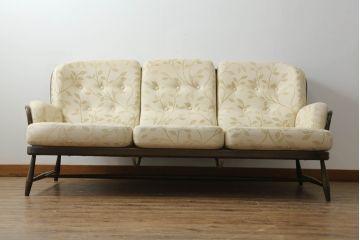 イギリスビンテージ　希少モデル!!　ERCOL(アーコール)　ジュビリー(Jubilee)シリーズ　洗練された佇まいが上品な印象の3人掛けソファ(三人掛けソファ、3P、トリプルソファ、アームソファ、ヴィンテージ、英国、北欧)(R-066512)