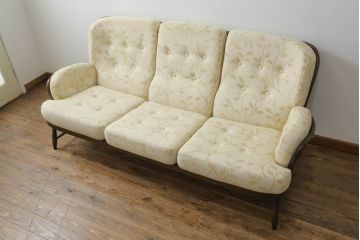 イギリスビンテージ　希少モデル!!　ERCOL(アーコール)　ジュビリー(Jubilee)シリーズ　洗練された佇まいが上品な印象の3人掛けソファ(三人掛けソファ、3P、トリプルソファ、アームソファ、ヴィンテージ、英国、北欧)(R-066512)
