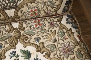 イギリスビンテージ　ERCOL(アーコール)　Old Colonial(オールドコロニアル)シリーズ　クラシカルなファブリックが格調高い雰囲気を醸し出す3人掛けソファ(三人掛けソファ、3P、トリプルソファ、アームソファ、英国、北欧、ヴィンテージ)(R-066513)