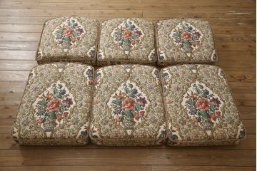 イギリスビンテージ　ERCOL(アーコール)　Old Colonial(オールドコロニアル)シリーズ　クラシカルなファブリックが格調高い雰囲気を醸し出す3人掛けソファ(三人掛けソファ、3P、トリプルソファ、アームソファ、英国、北欧、ヴィンテージ)(R-066513)