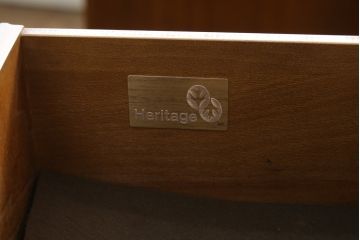 中古　希少!!　DREXEL HERITAGE(ドレクセルヘリテイジ)　シノワズリ様式　優美で華やかな装飾が見事なサイドボード(収納棚、戸棚、サイドキャビネット、コンソールキャビネット、カウンター、中国美術)(R-066514)