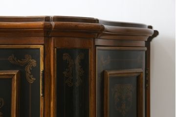 中古　希少!!　DREXEL HERITAGE(ドレクセルヘリテイジ)　シノワズリ様式　優美で華やかな装飾が見事なサイドボード(収納棚、戸棚、サイドキャビネット、コンソールキャビネット、カウンター、中国美術)(R-066514)