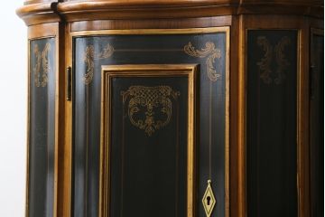 中古　希少!!　DREXEL HERITAGE(ドレクセルヘリテイジ)　シノワズリ様式　優美で華やかな装飾が見事なサイドボード(収納棚、戸棚、サイドキャビネット、コンソールキャビネット、カウンター、中国美術)(R-066514)