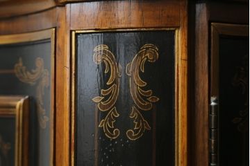 中古　希少!!　DREXEL HERITAGE(ドレクセルヘリテイジ)　シノワズリ様式　優美で華やかな装飾が見事なサイドボード(収納棚、戸棚、サイドキャビネット、コンソールキャビネット、カウンター、中国美術)(R-066514)