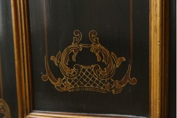 中古　希少!!　DREXEL HERITAGE(ドレクセルヘリテイジ)　シノワズリ様式　優美で華やかな装飾が見事なサイドボード(収納棚、戸棚、サイドキャビネット、コンソールキャビネット、カウンター、中国美術)(R-066514)
