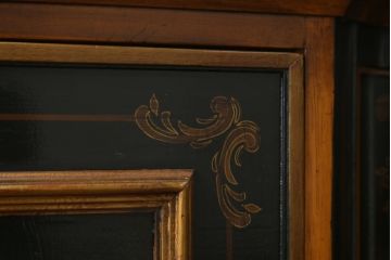 中古　希少!!　DREXEL HERITAGE(ドレクセルヘリテイジ)　シノワズリ様式　優美で華やかな装飾が見事なサイドボード(収納棚、戸棚、サイドキャビネット、コンソールキャビネット、カウンター、中国美術)(R-066514)