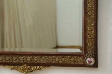 中古　美品　スペイン家具　マリネール(Mariner)　細部まで施された豪華な装飾がエレガントなウォールミラー　(R-066523)