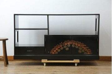 中古　美品!!　輪島塗り　繊細なタッチで描かれた花の意匠が雅な雰囲気を醸し出す茶棚　(R-066527)