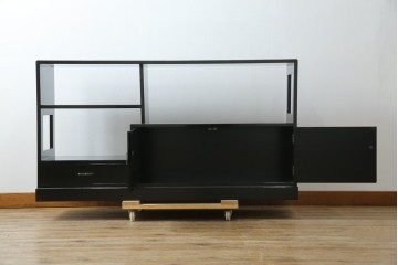 中古　美品!!　輪島塗り　繊細なタッチで描かれた花の意匠が雅な雰囲気を醸し出す茶棚　(R-066527)