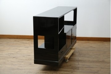 中古　美品!!　輪島塗り　繊細なタッチで描かれた花の意匠が雅な雰囲気を醸し出す茶棚　(R-066527)