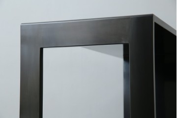 中古　美品!!　輪島塗り　繊細なタッチで描かれた花の意匠が雅な雰囲気を醸し出す茶棚　(R-066527)